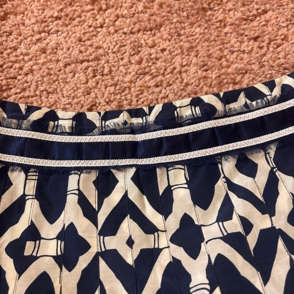 Lily Pulitzer Navy Trellis Silk Blend Pleated Skirt - Size 2 Retail $98 - Picture 3 of 6